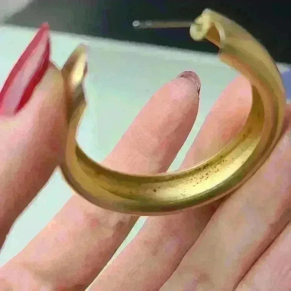 Gold tone earrings - Picture 7 of 14